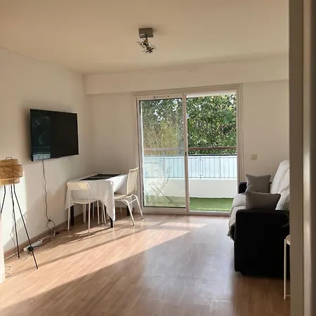 Апартаменты Location Grand Studio 2 Grands Lits Centre Avec Terrasse Et Parking Канны