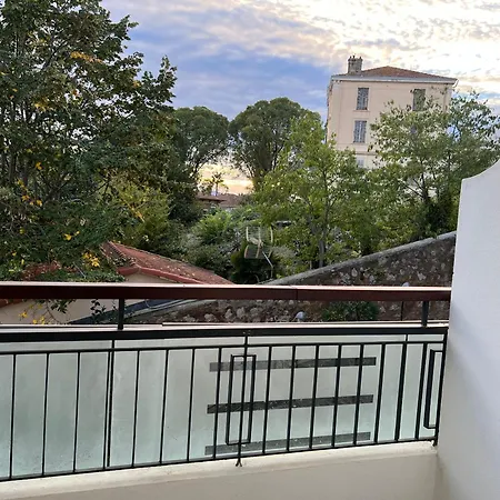 Location Grand Studio 2 Grands Lits Centre Avec Terrasse Et Parking *